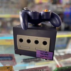 Nintendo GameCube *COMPLETE WITH ONE FREE GAME OF YOUR CHOICE*