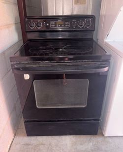 Black GE Flat Top Stove Oven Range