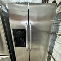 Frigidaire Refrigerator Stainless Steel 36 "width Counter Depth Icemaker And Water Dispenser Don't Work 