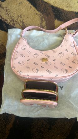 Hello Kitty fan with wallet