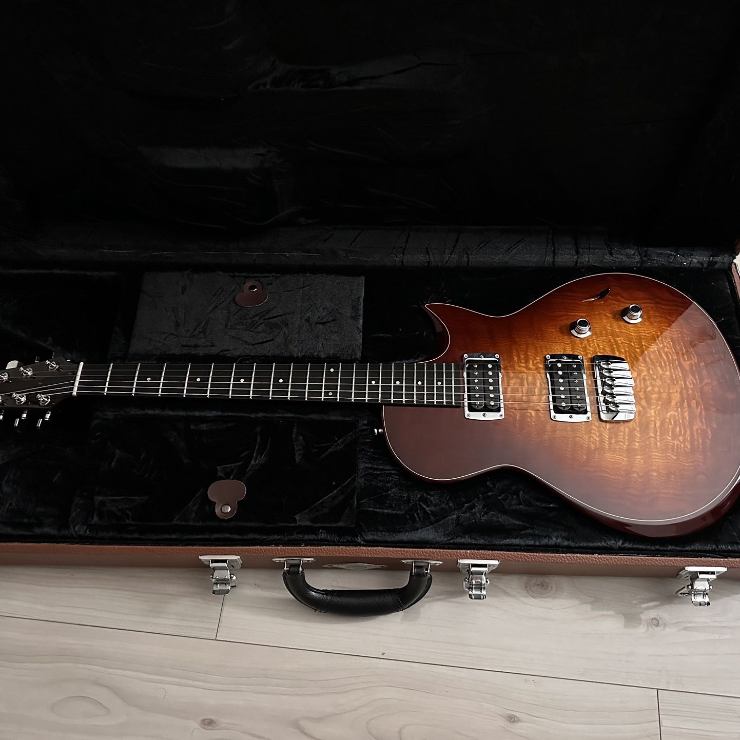Taylor Electric Guitar (SB1), With Yamaha THR5