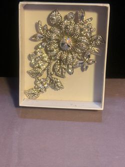 Flower brooch