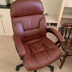 OFFICE CHAIR LIKE NEW