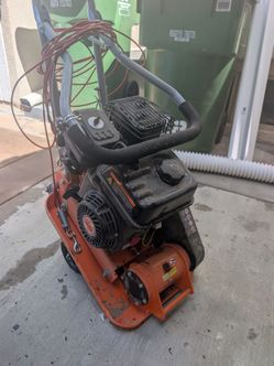 Gas-Powered force plate compactor