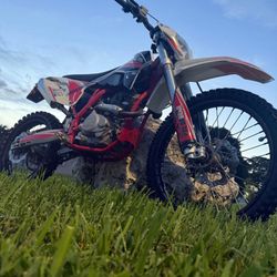  A12 Pro is a powerful 150cc adult dirt bike featuring a 5-speed manual clutch for precise control   This bike Looks like new perfect running really 
