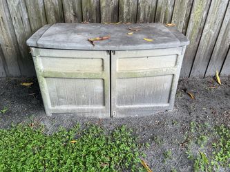 LARGE HY Plastic Storage Bin W/Cover needs cleaning u haul OR White Post I used them mark off garden stop weeds