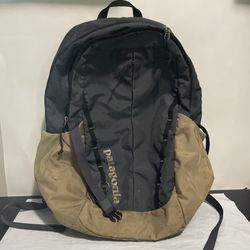 Patagonia Black Hole Pack 17” Hiking Backpack Grey zipper not working