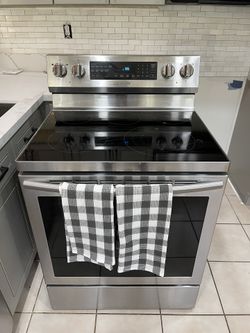	Samsung - 5.9 Cu. Ft. Self-Cleaning Freestanding Electric Convection Range - Stainless steel 