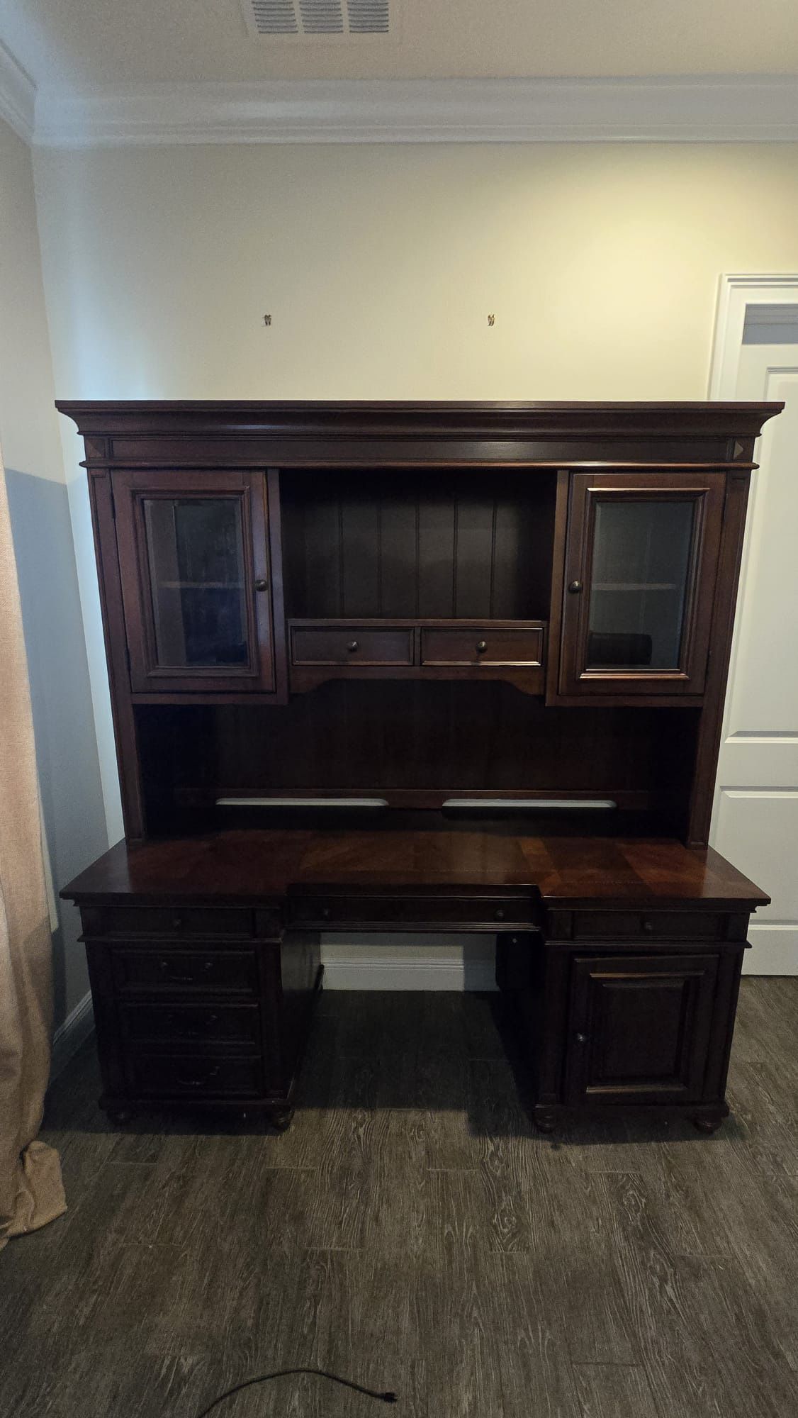 Classic Office Set ( Desk, File Cabinet And Chairs)