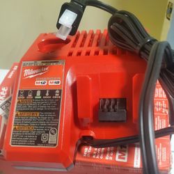 Milwaukee M18 Charger 
