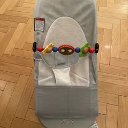 BabyBjorn balance Bouncer (soft Mesh) + Toybar
