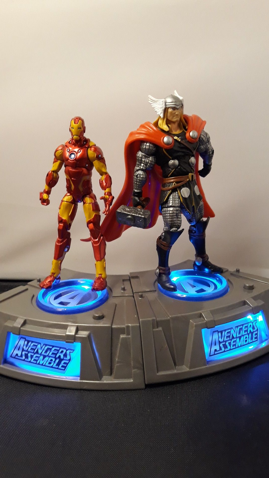 Marvel Superheroes Avenger Assemble Light up Base 2011 Iron man and Thor