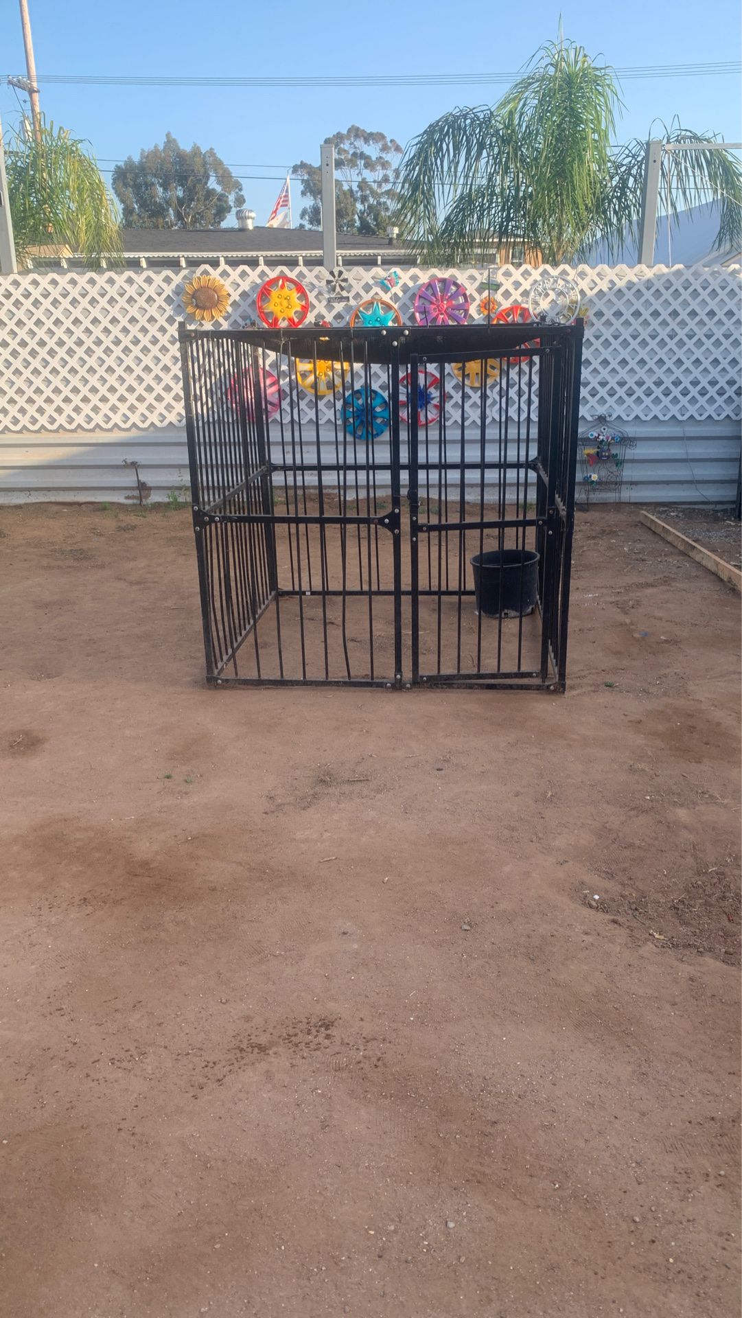 Dog kennel/pin free come and get it !!