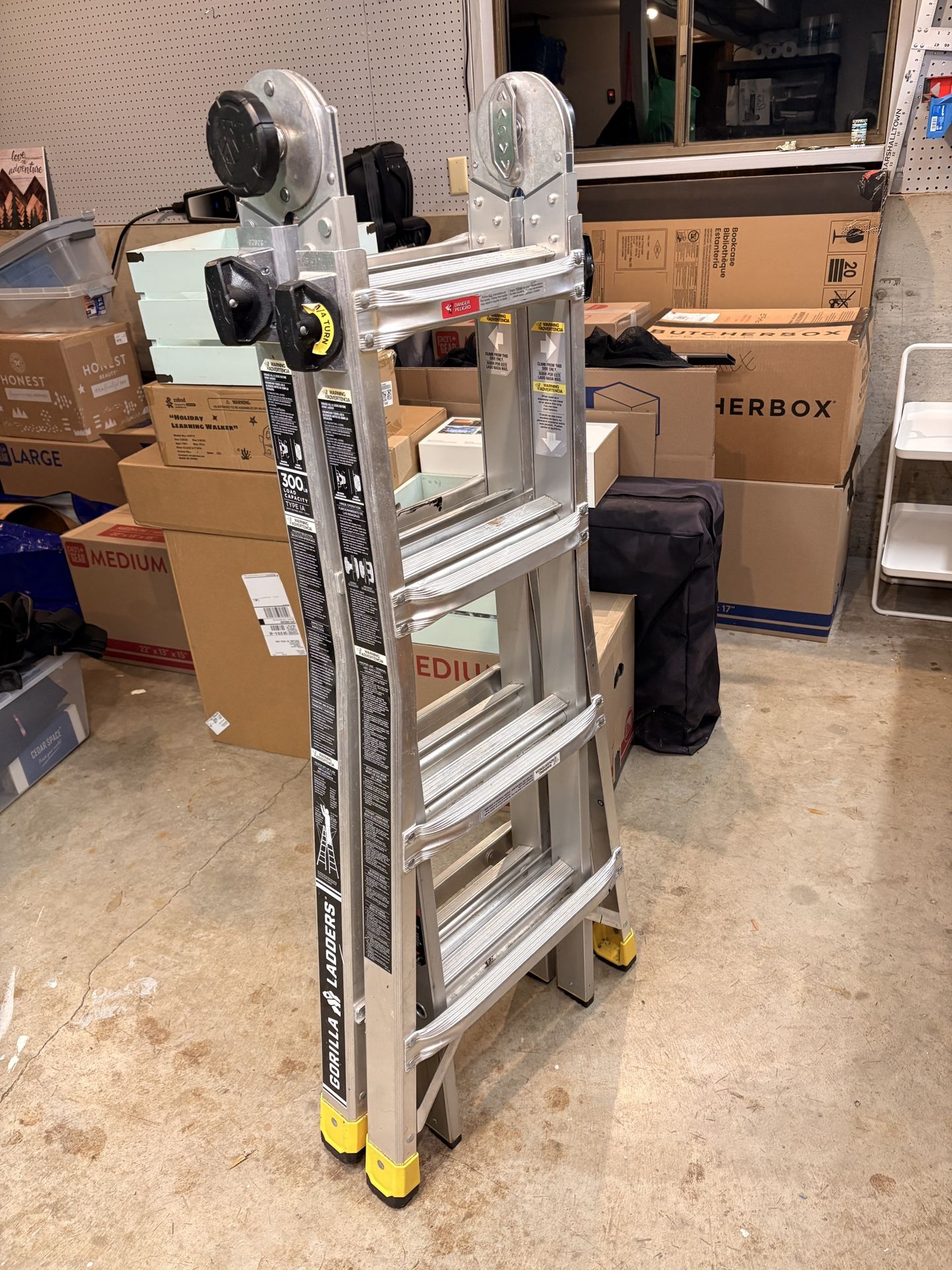 18ft/300lbs Adjustable Gorilla Ladder