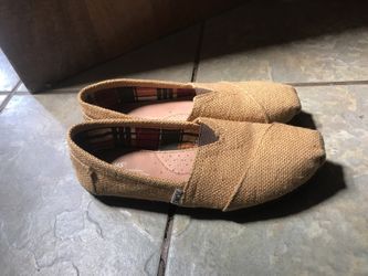 Toms size 8 women