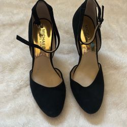 MK Zapatos Size 6