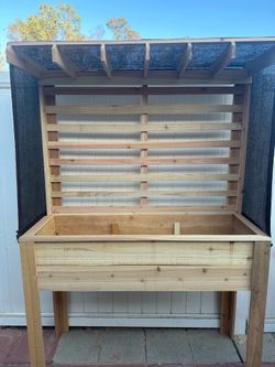 Raised garden bed