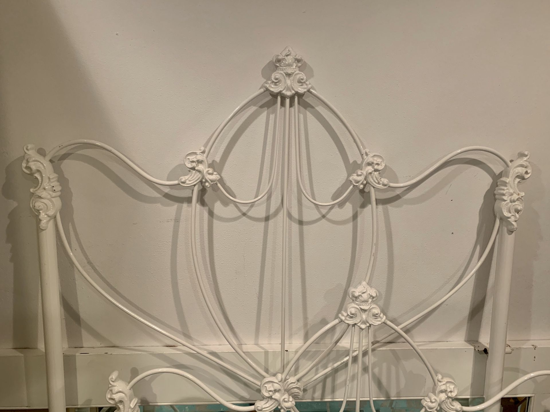 Elliott's Design twin Antique White Enamel Wrought Iron bed frame for