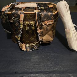 Lv Makeup Purse With Straps & Also Comes With Scarf 