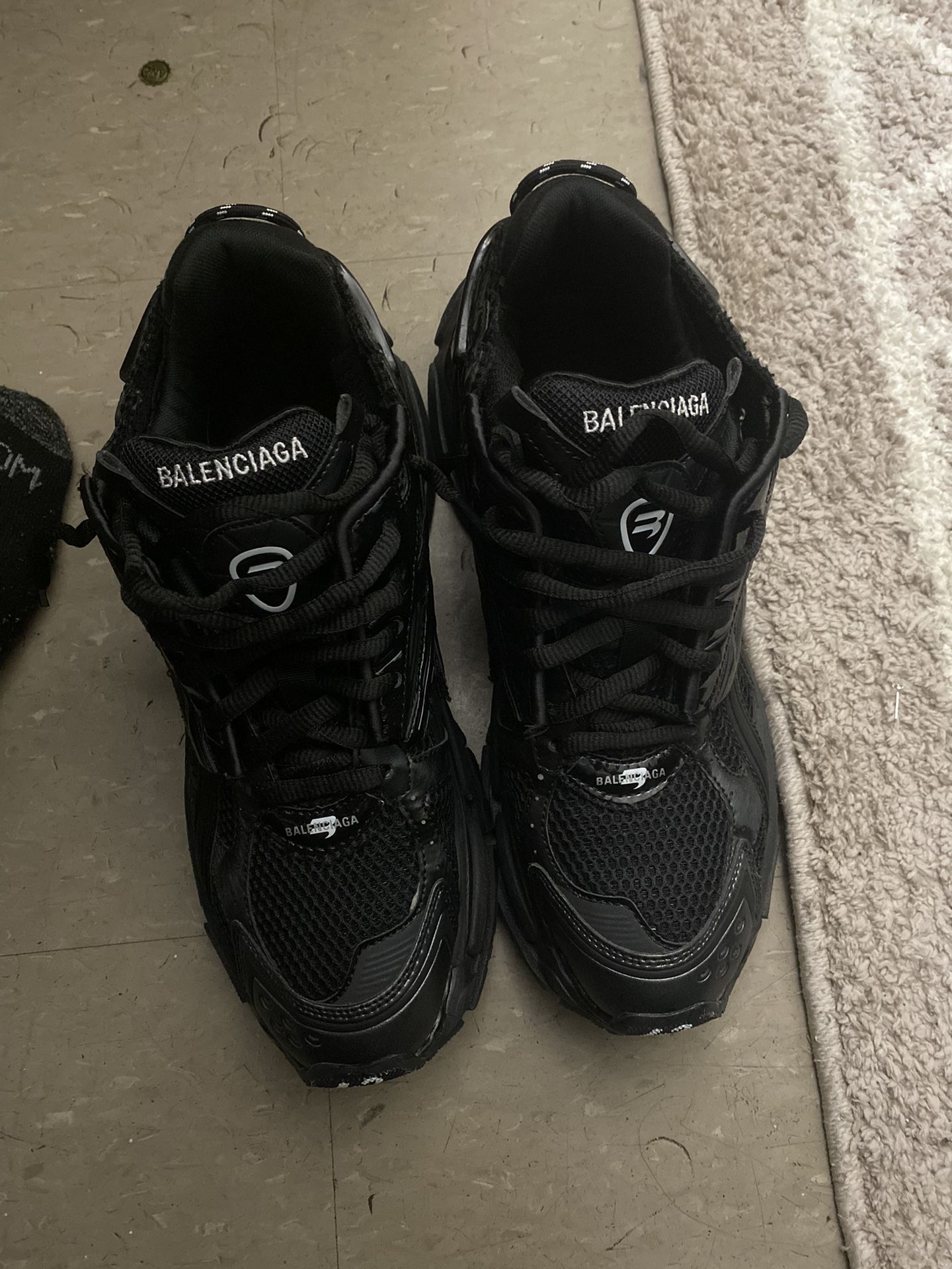 SEND BEST OFFER BALENCIAGA RUNNER 