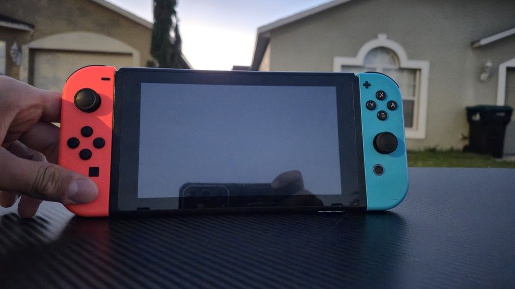 ๐ฎ Nintendo Switch Console โ Like New Screen โ Joy-Cons Perfect