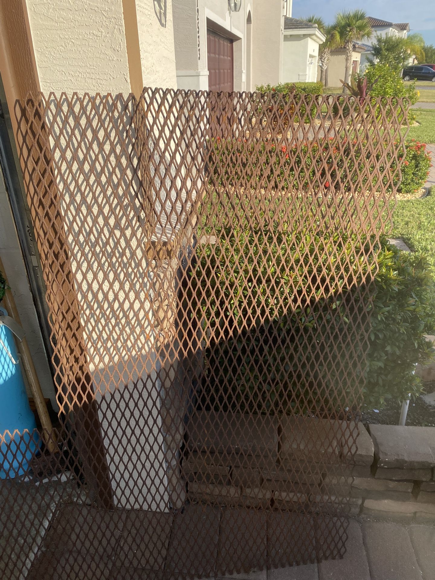 3/4 Of A Sheet Of Diamond Wire I Used To Make My Barbecue Grill Rack Has Been Kept In The Garage