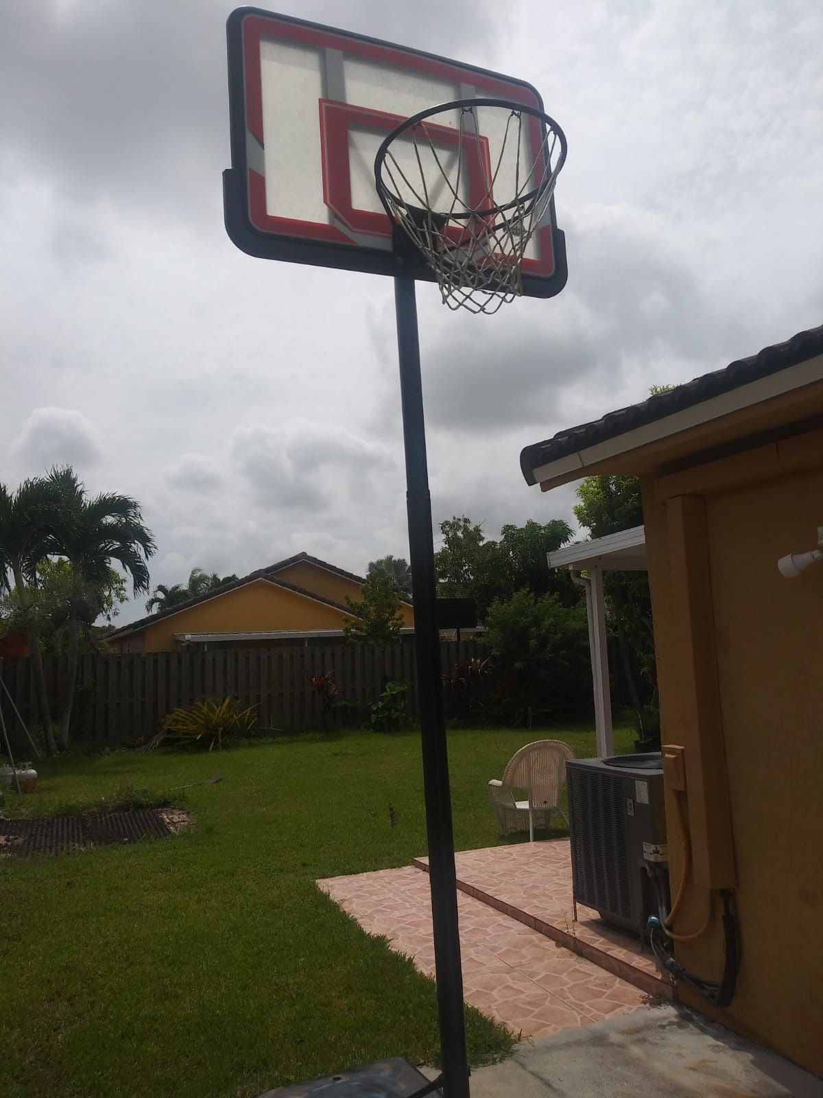 Basketball hoop