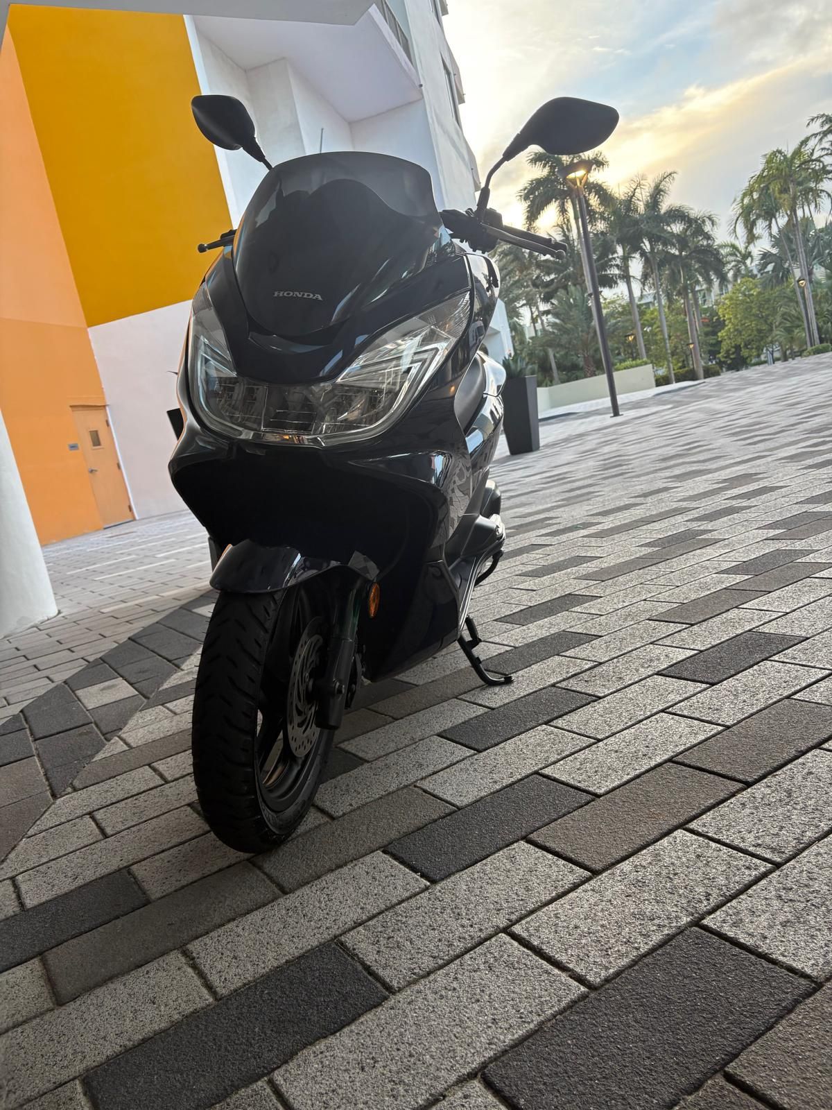 Honda Pcx Scooter 150cc