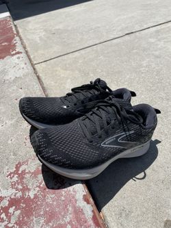 brooks running shoes M 9