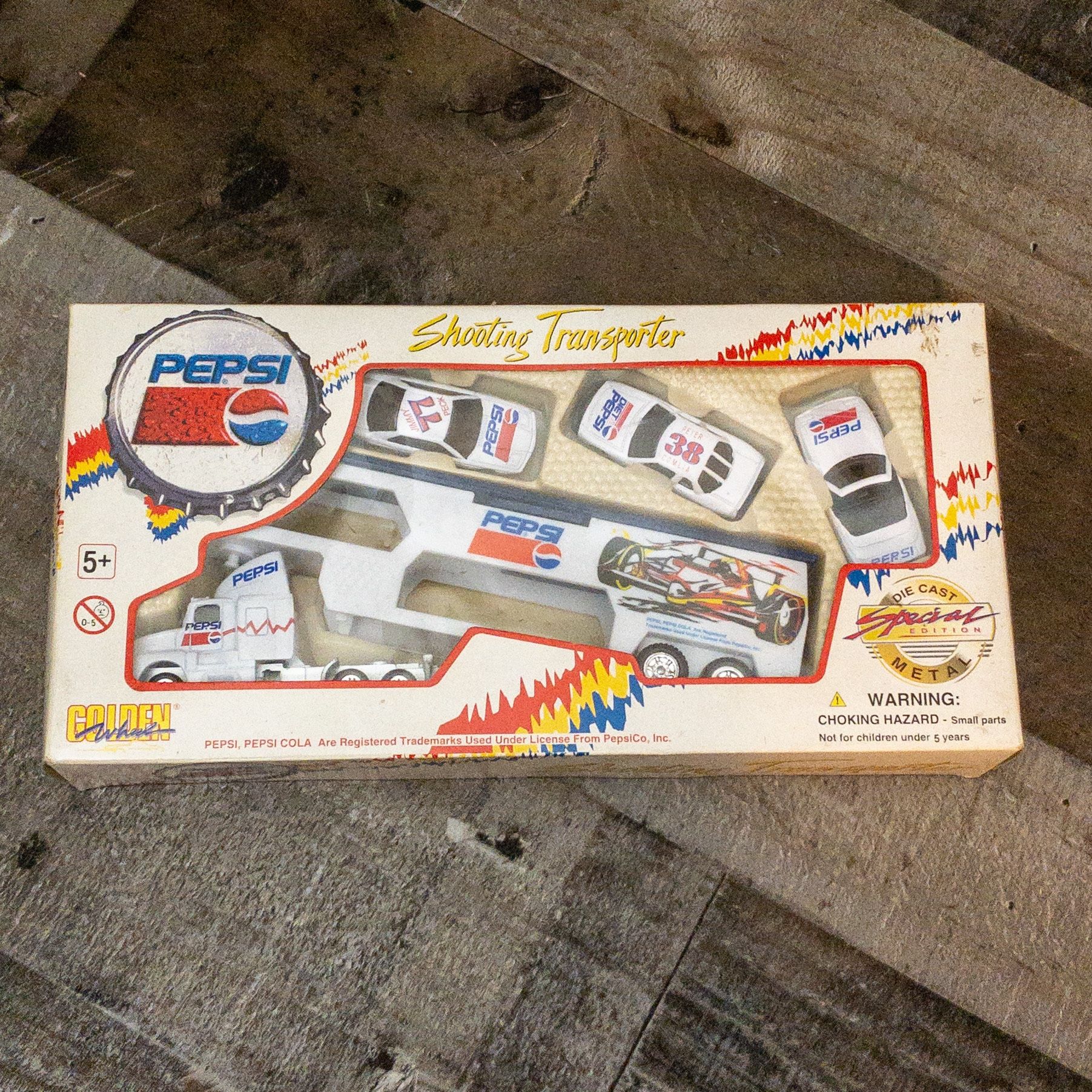 PEPSI GOLDEN WHEEL DIE CAST SUPER TRANSPORTER VINTAGE SET W/ TRUCK TRAILER CARS