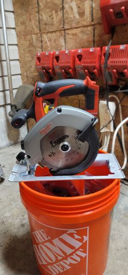 M18 Milwaukee circular saw skill saw (Like new)