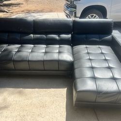 2pc Black Sectional 