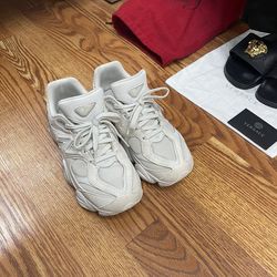 New Balance 9060 Size 6 Women’s