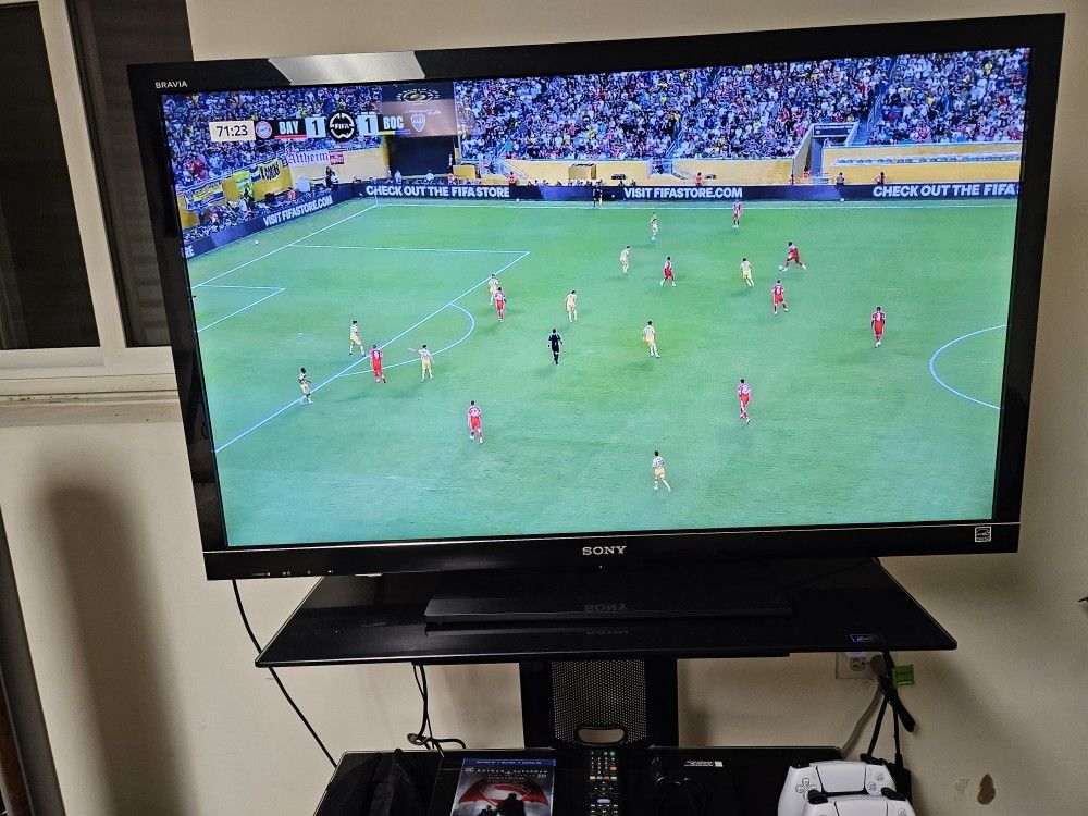 Sony three d forty six inch tv plus 3d sony blu ray player and accessories