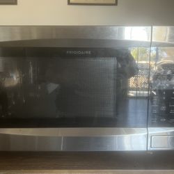 Frigidaire 1.2 Cu. Ft. Countertop Microwave