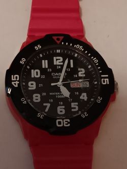 Watches.  CASIO 100 METER WATCH. RUNS NEW BATTERY.