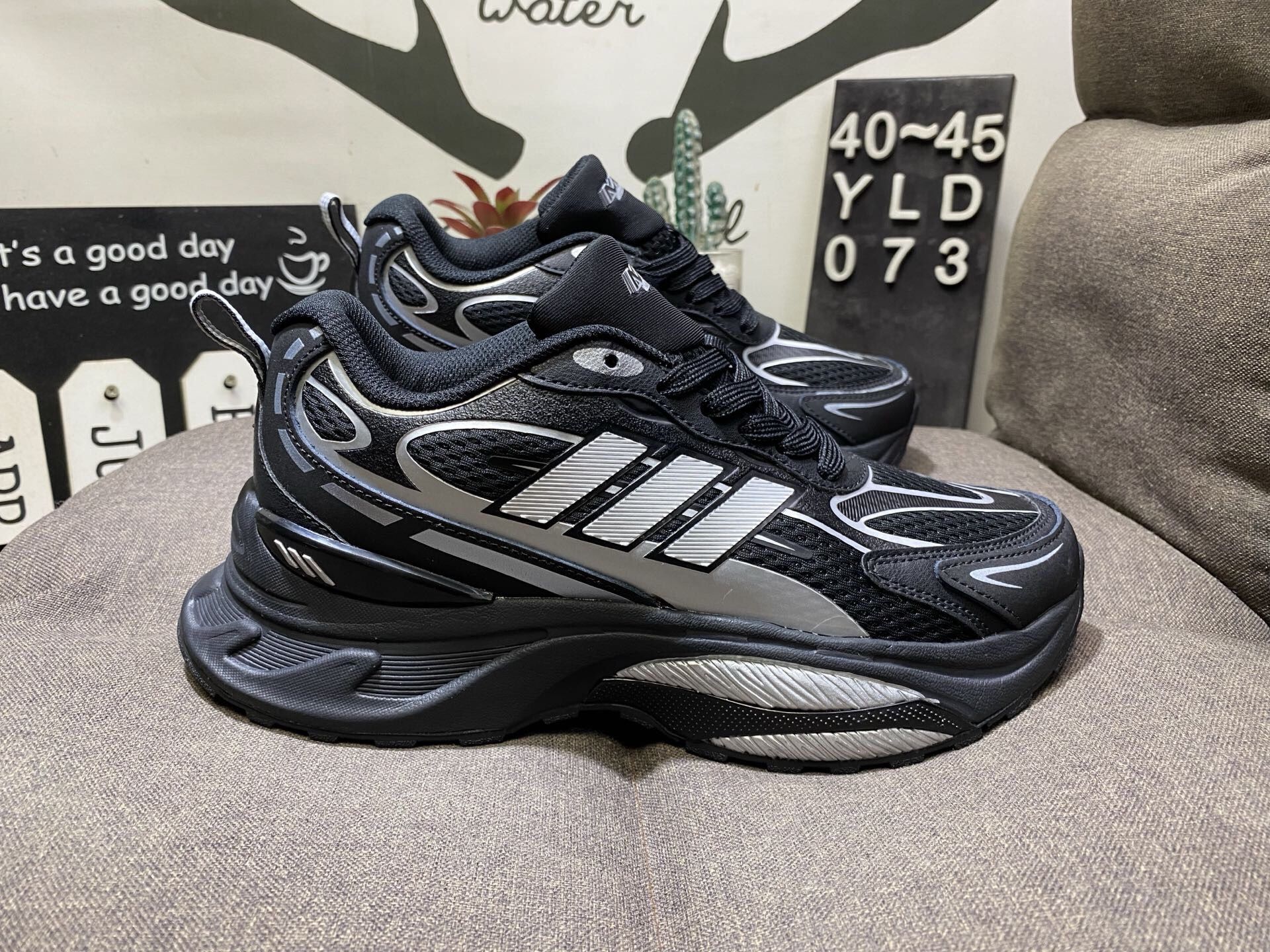 Adidas men's and women's same style lightweight casual running shoes