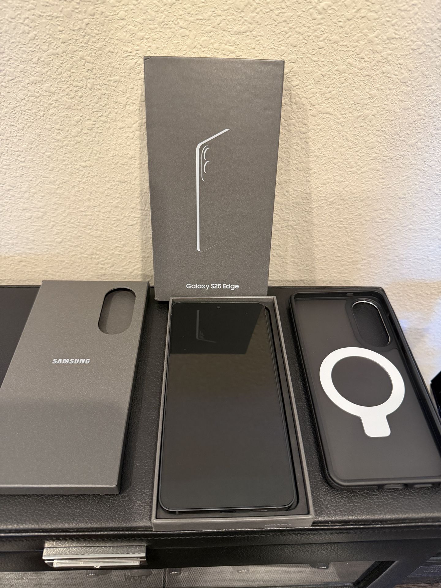 Samsung Galaxy S25 EDGE 256GB Factory Unlocked - LIKE New With Case + Glass