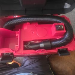 Vacuum And Battery Charget Milwakee 