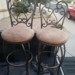 2 Bar Stools Realy Heavy Excellent Condition 29" 
