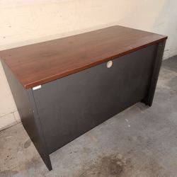 Desk MOVING NEED IT GONE ASAP 