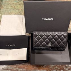 Chanel wallet on Chain