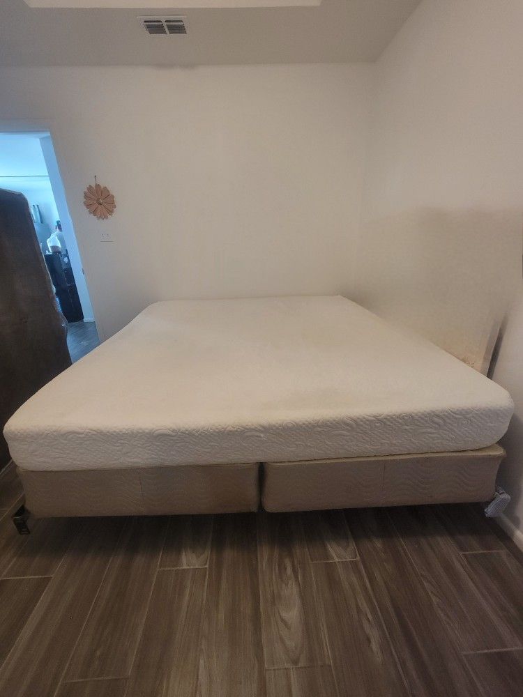 King-size Memory Foam Matress W/ Box Spring 