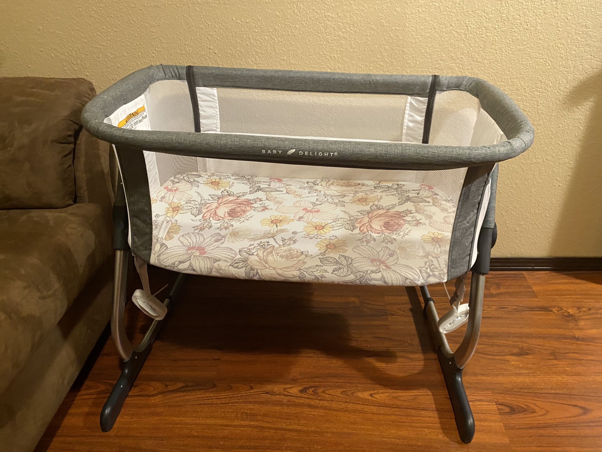 Baby Delight Beside Me Dreamer Bedside Bassinet