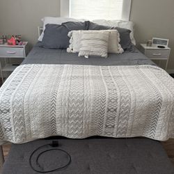 Queen Size Platform Bed 