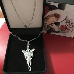 Beautiful ! Silver Necklace With Diamond Crystal Stones 