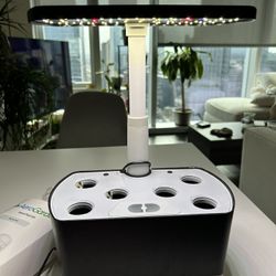Aerogarden plant growing kit + Pots + Pot stand