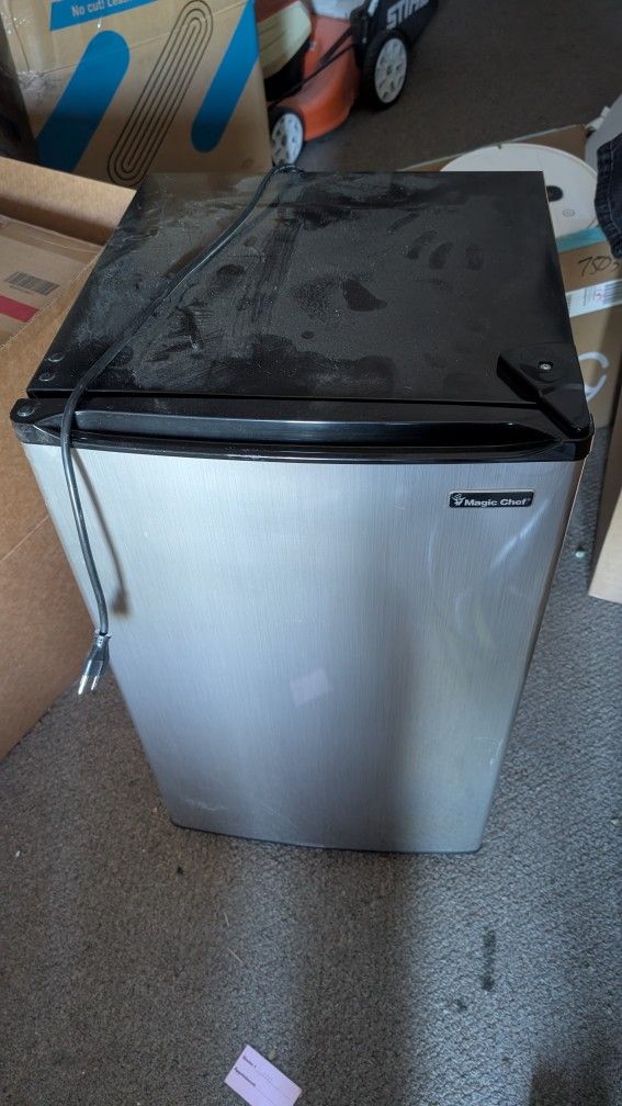 Magic Chef Refrigerator