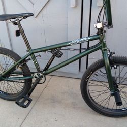 BMX.       REDLINE.       20"tires 