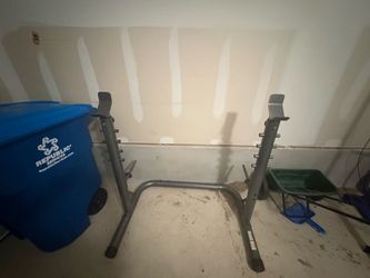 Adjustable squat rack